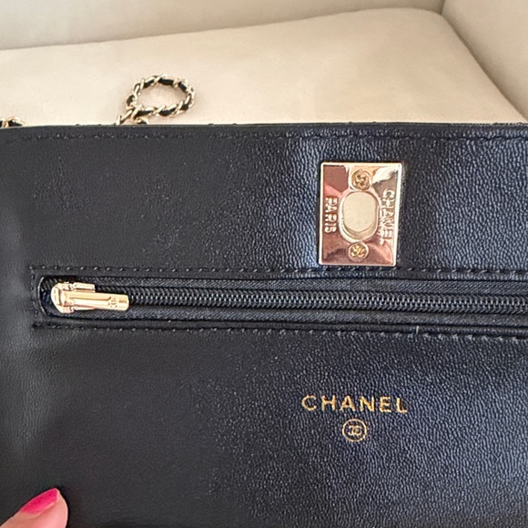 No Name WOC cute leather wallet on a chain with handle 2025 - Picture 9 of 16